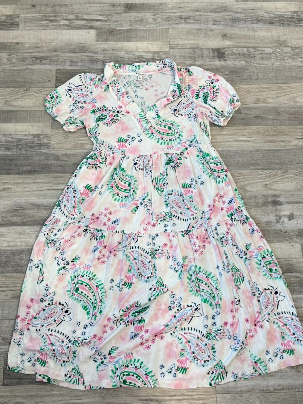 Crown + Ivy white floral tiered short sleeve midi dress V-neck size medium C6